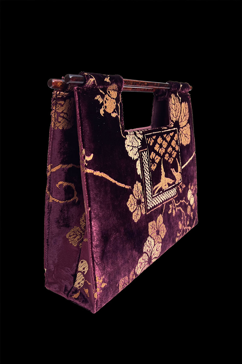 Alternative view of Aiko Riassunto handbedruckte Samttasche in Aubergine